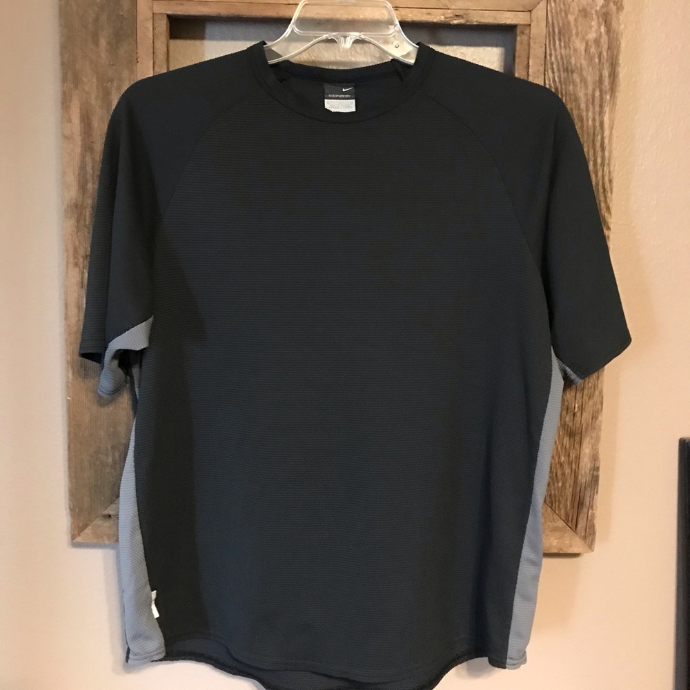 Men’s Nike Sphere Dry Hi-Lo Athletic Shirt Large
